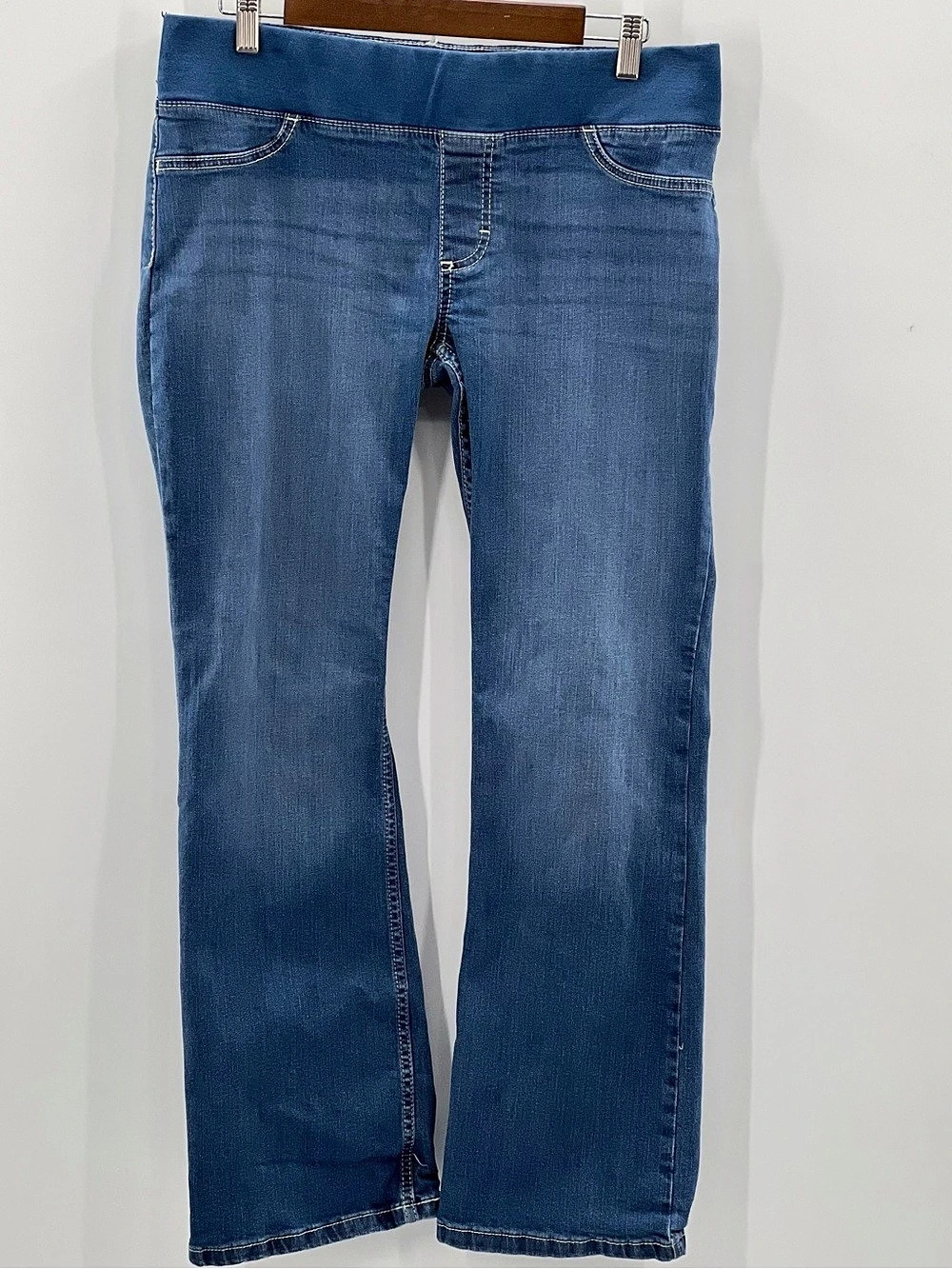 J126 Wrangler Boot Cut Pull-on Jeans in Blue Size 11